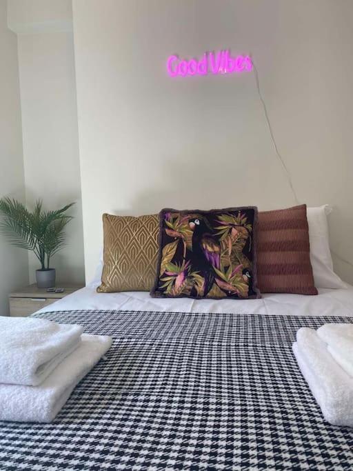 New 2Bd Aprt With Shared Rooftop Pool D3 Афіни Екстер'єр фото